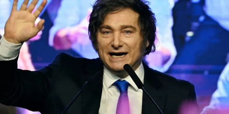 Milei sigue la estela de Trump y crea la Oficina de Respuesta Oficial para «negar» bulos en los medios de comunicación