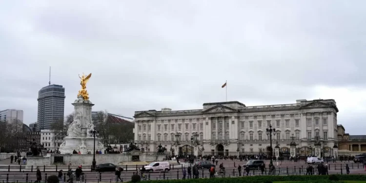 El alarde del expríncipe Andrés sacude al Reino Unido mientras la Corona actúa con normalidad