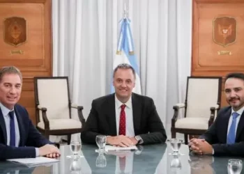 Juan Pablo Valdés en habitación Rosada: cumbre con Adorni y Santilli para negociar deudas y las leyes de Milei