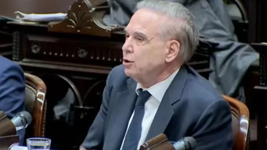 Pichetto: “El Gobierno juega con la vida de los trabajadores de Aluar”