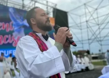 Padre Pablo Viola: “la pregunta es cómo llegamos antiguamente que un arma a la vida de los chicos”