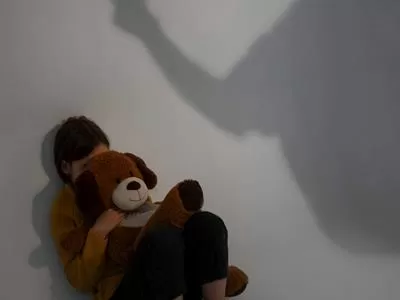 Violencia contra los muchachos